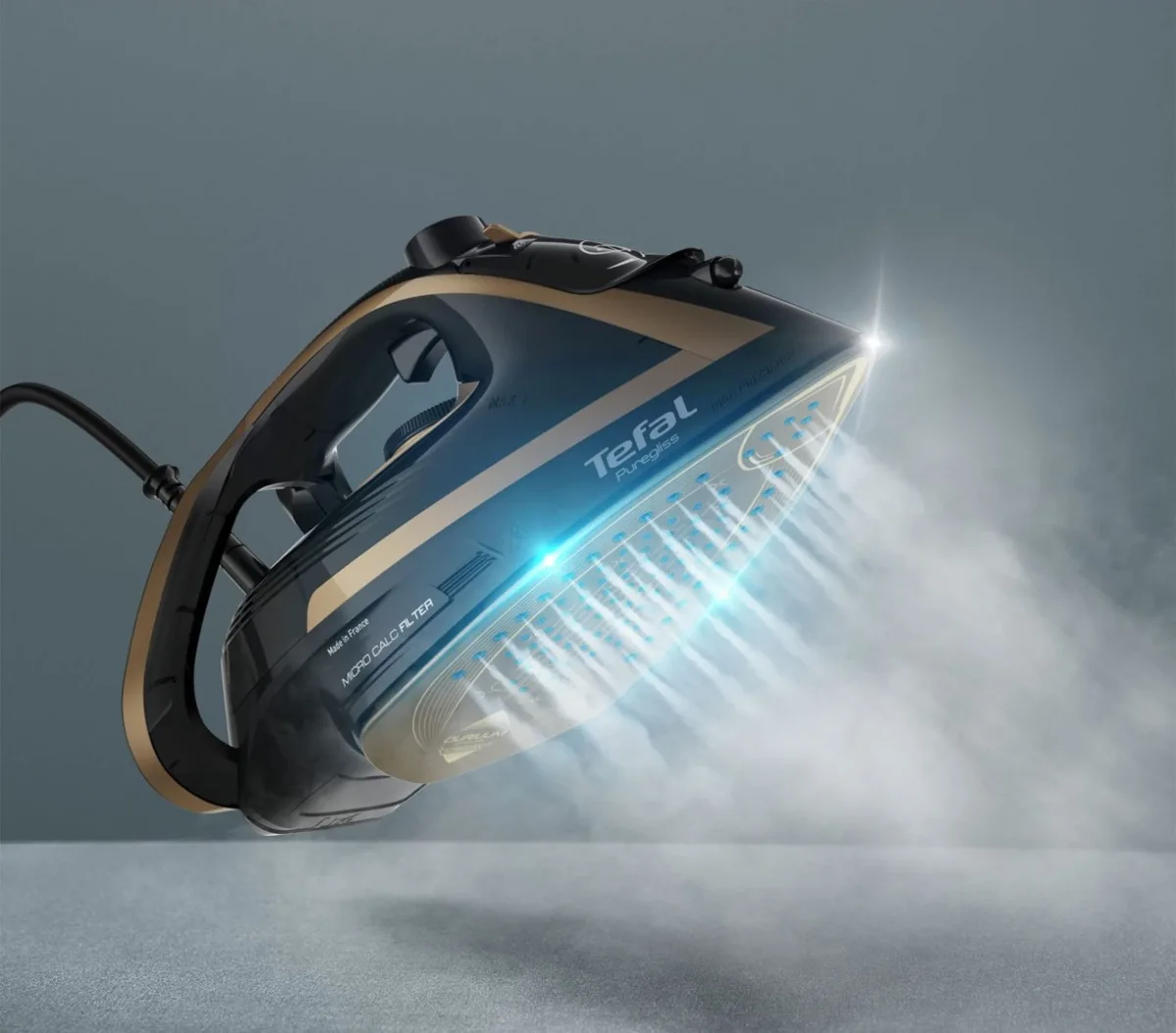 Праска Tefal Puregliss, 3000 Вт, 270 мл, паровий удар - 280 г, постійна пара - 50 г, керамічна підошва, чорний з мідними акцентами