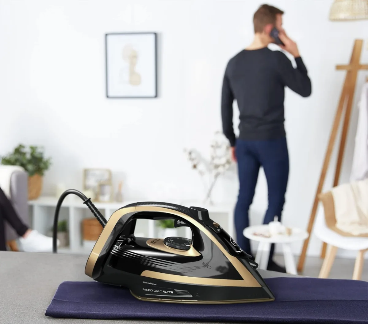 Праска Tefal Puregliss, 3000 Вт, 270 мл, паровий удар - 280 г, постійна пара - 50 г, керамічна підошва, чорний з мідними акцентами