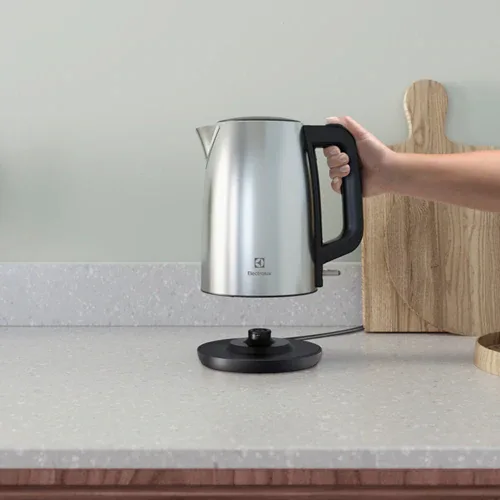 Електрочайник Electrolux 1.7л, Strix, металевий, із нержавіючої сталі.