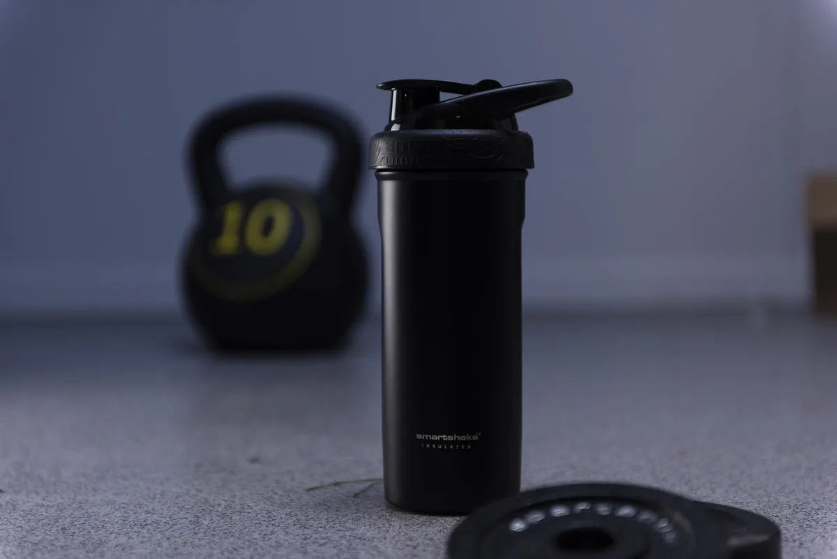 Шейкер спортивний SmartShake нержавіюча сталь 750 мл чорний