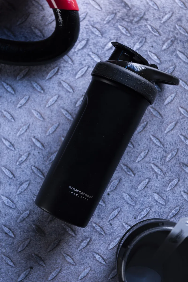 Шейкер спортивний SmartShake нержавіюча сталь 750 мл чорний