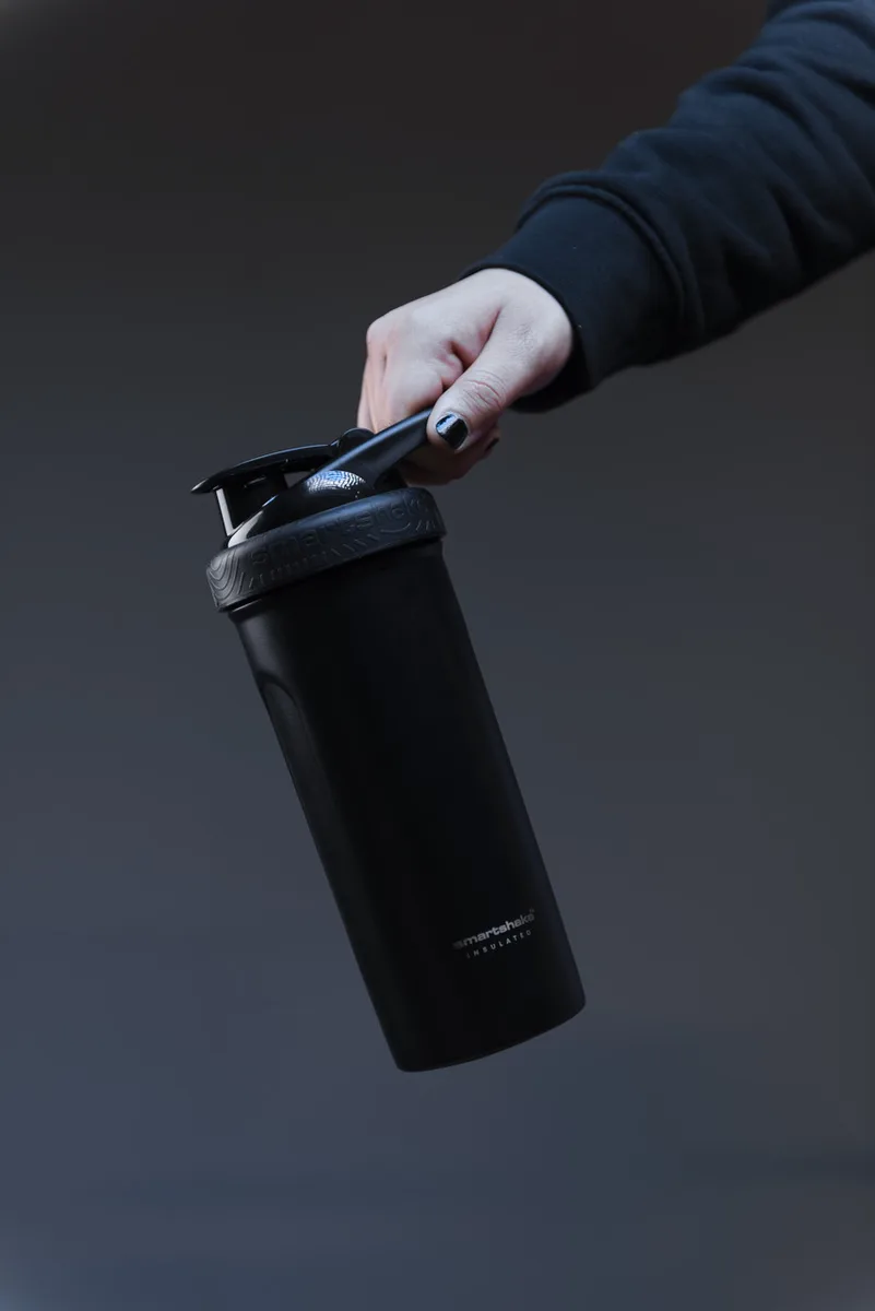 Шейкер спортивний SmartShake нержавіюча сталь 750 мл чорний
