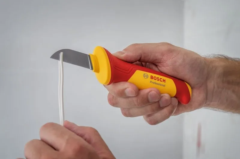 Ніж для кабелю Bosch Professional VDE ізольований монтерський для зняття ізоляції електропроводів до 1000 В