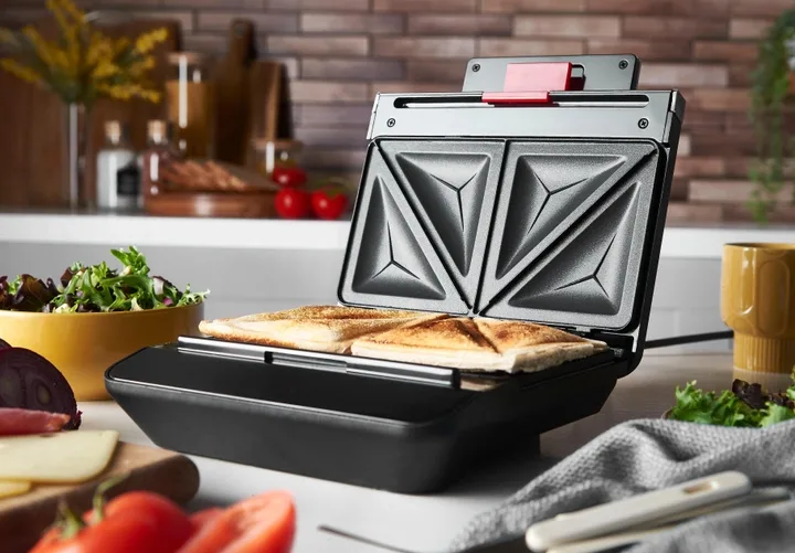 Прилад для приготування сендвічів Russell Hobbs, 750Вт, 1 пластина для сендвічів, пластиковий корпус, чорний.