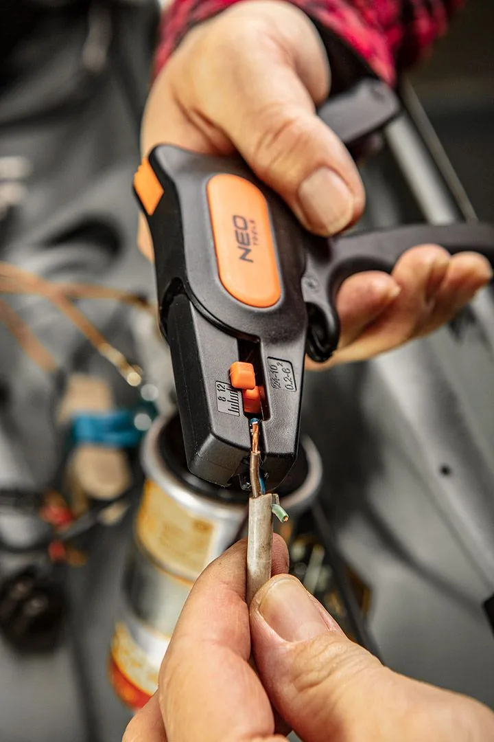 Знімач ізоляції Neo Tools автоматичний 0.5-6мм2 кусачки для проводів з регулюванням довжини 195мм