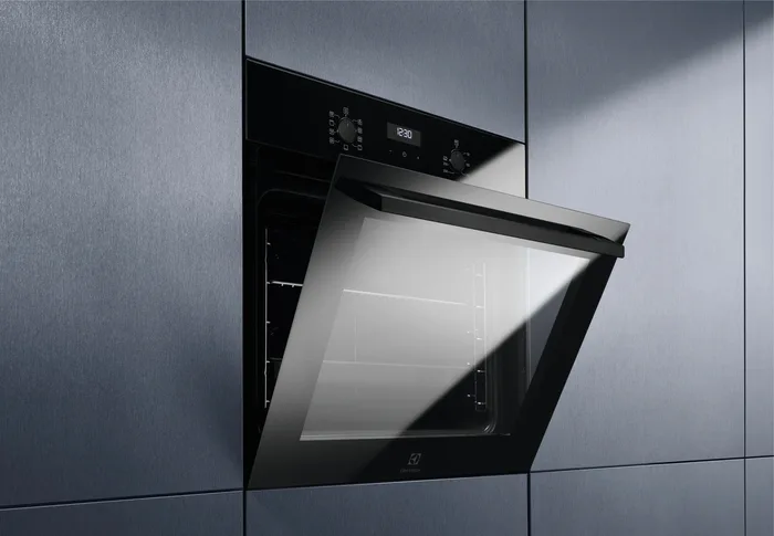 Електрична духова шафа Electrolux, 65 л, клас енергоефективності А, з паровою функцією, дисплеєм, конвекційним нагрівом та телеско