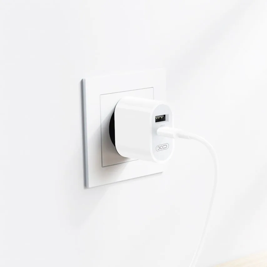 Сетевое зарядное устройство XO PC 74х45х24 мм Белое 2.4A Type-C USB