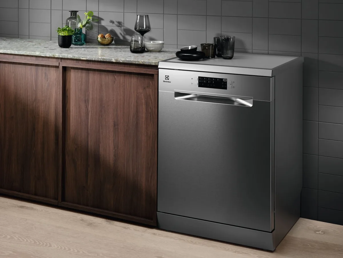 Посудомийна машина Electrolux 14 комплектів інверторна з дисплеєм для дому з функцією сушіння AirDry