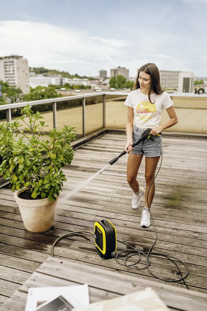 Високопродуктивна мийка під тиском Karcher K Mini 1400Вт, 110бар, 360л/год, шланг 5м, вага 3.9кг.
