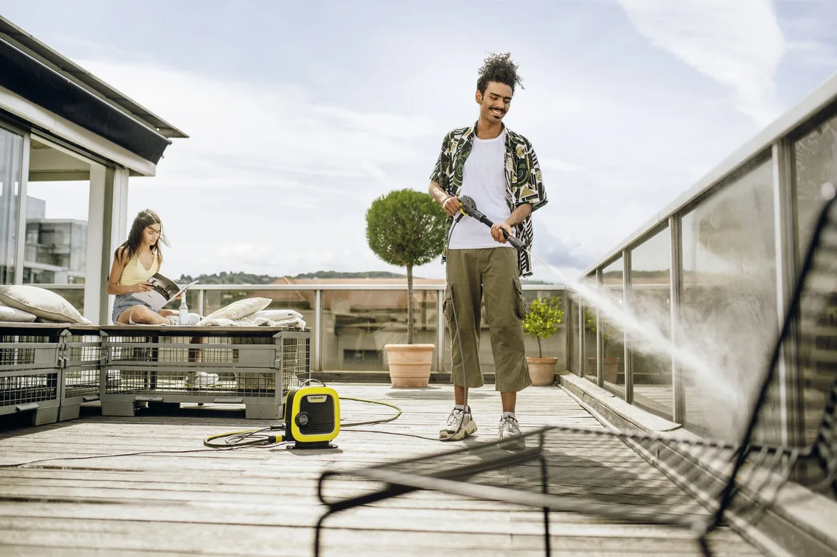 Високопродуктивна мийка під тиском Karcher K Mini 1400Вт, 110бар, 360л/год, шланг 5м, вага 3.9кг.