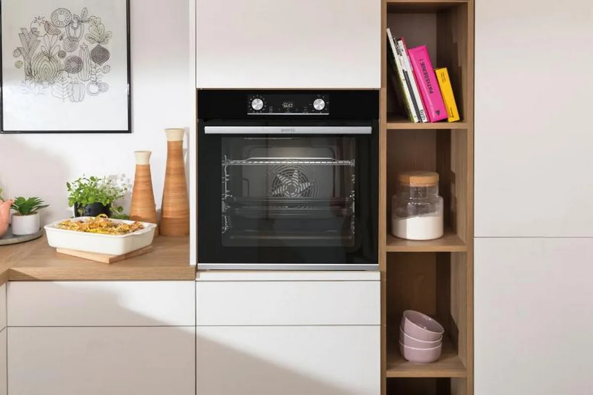 Духова шафа Gorenje електрична 77л чорна A+ без жиру дисплей