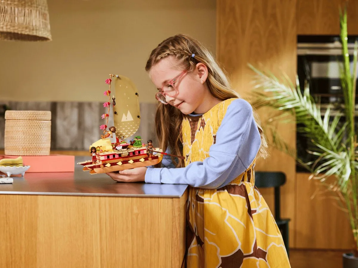 Конструктор LEGO Disney Princess 6+ різнокольоровий каное з персонажами