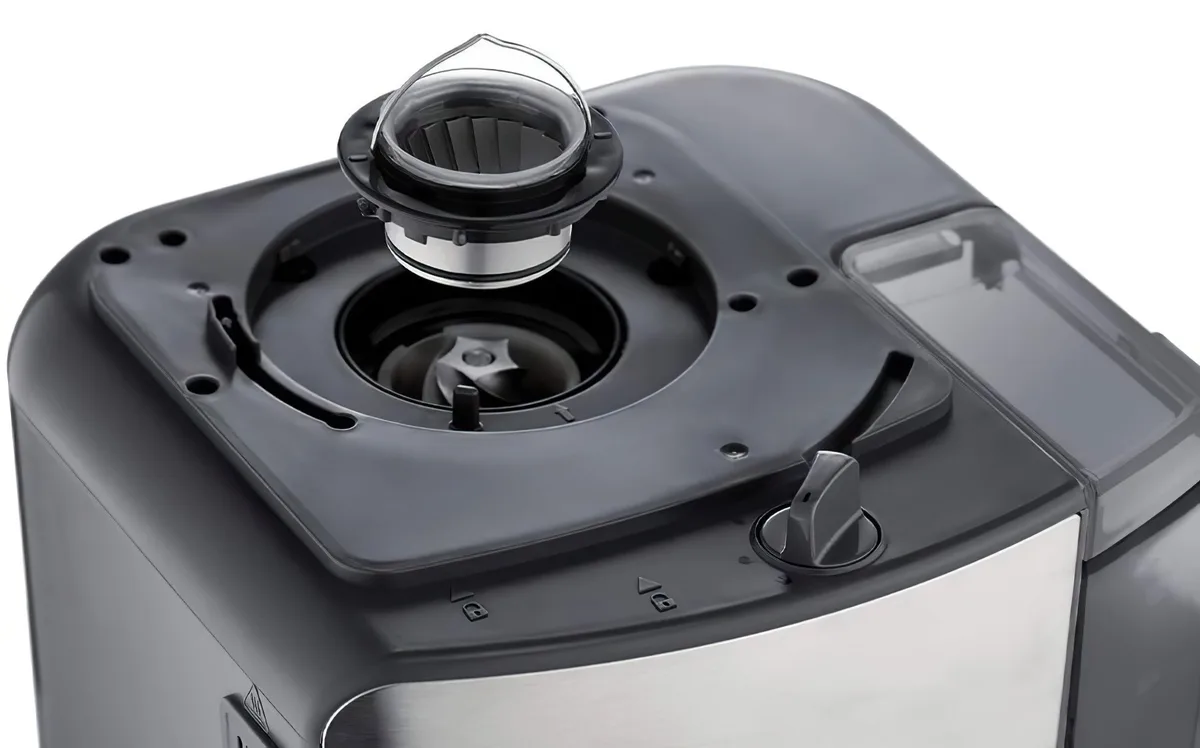 Кавоварка Russell Hobbs крапельна 1.25л чорна нержавіюча сталь