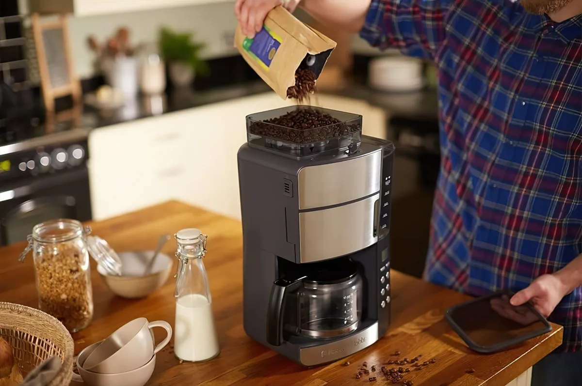 Кавоварка Russell Hobbs крапельна 1.25л чорна нержавіюча сталь