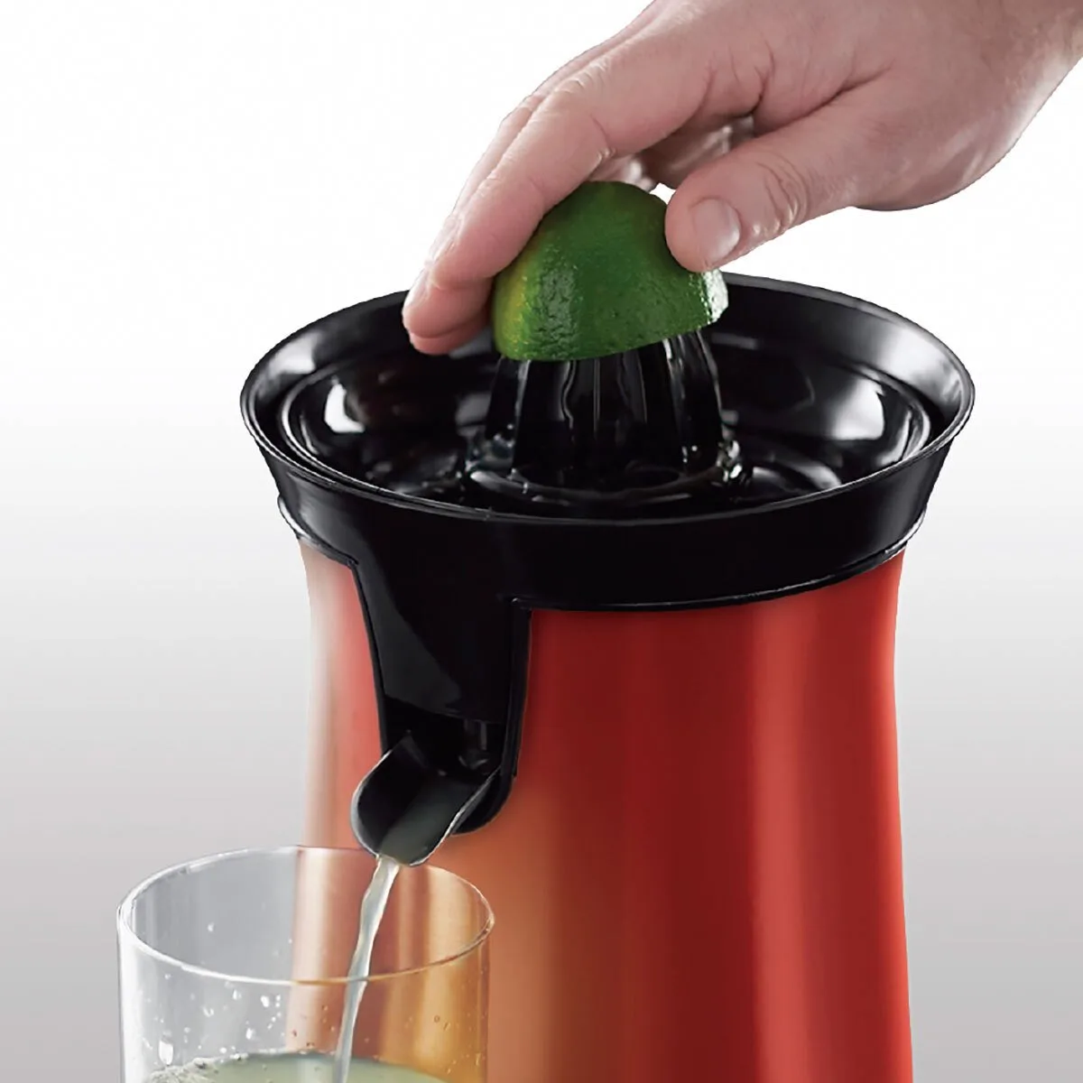 Цитрусовый пресс Russell Hobbs Colours Plus, мощность 600 Вт, 2 насадки в комплекте, пластиковый корпус, красного цвета