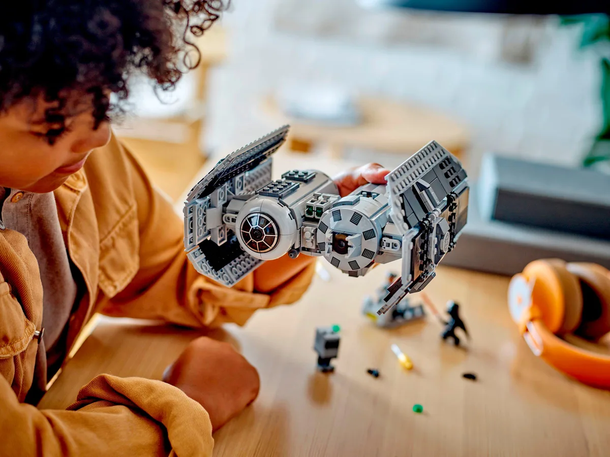 Конструктор LEGO Star Wars Бомбардувальник TIE сірий 9+