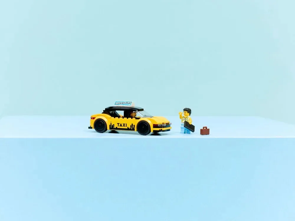 Конструктор LEGO City Жовте таксі