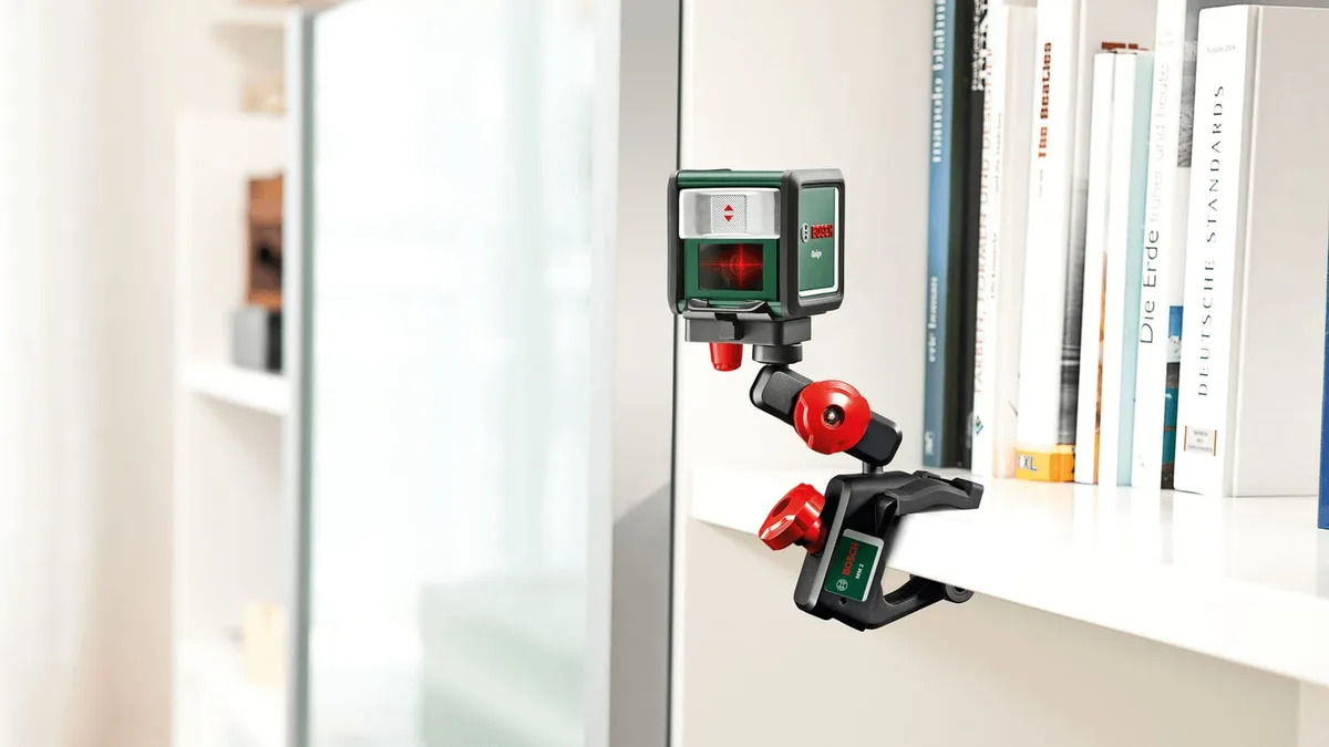 Лазерный нивелир Bosch Quigo до 12 м ±0,6 мм/м, красный луч вес 1,1 кг.