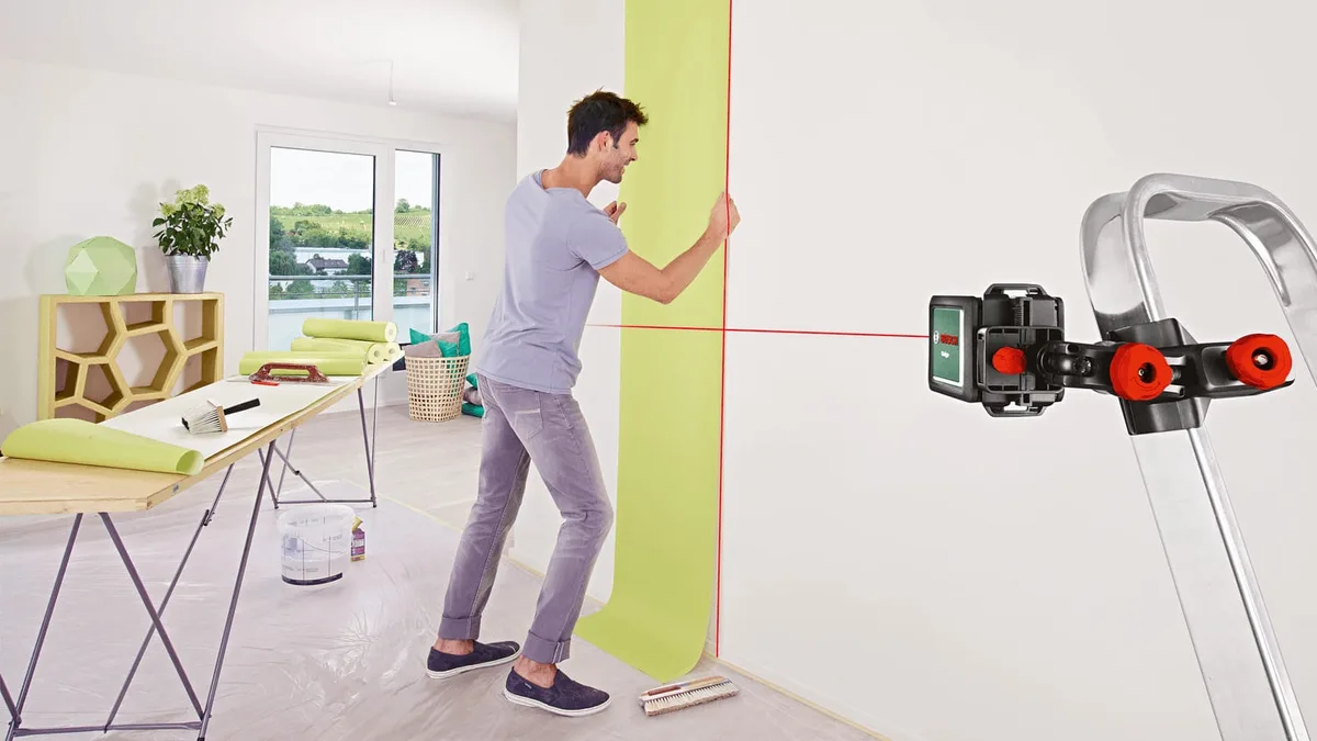 Лазерный нивелир Bosch Quigo до 12 м ±0,6 мм/м, красный луч вес 1,1 кг.
