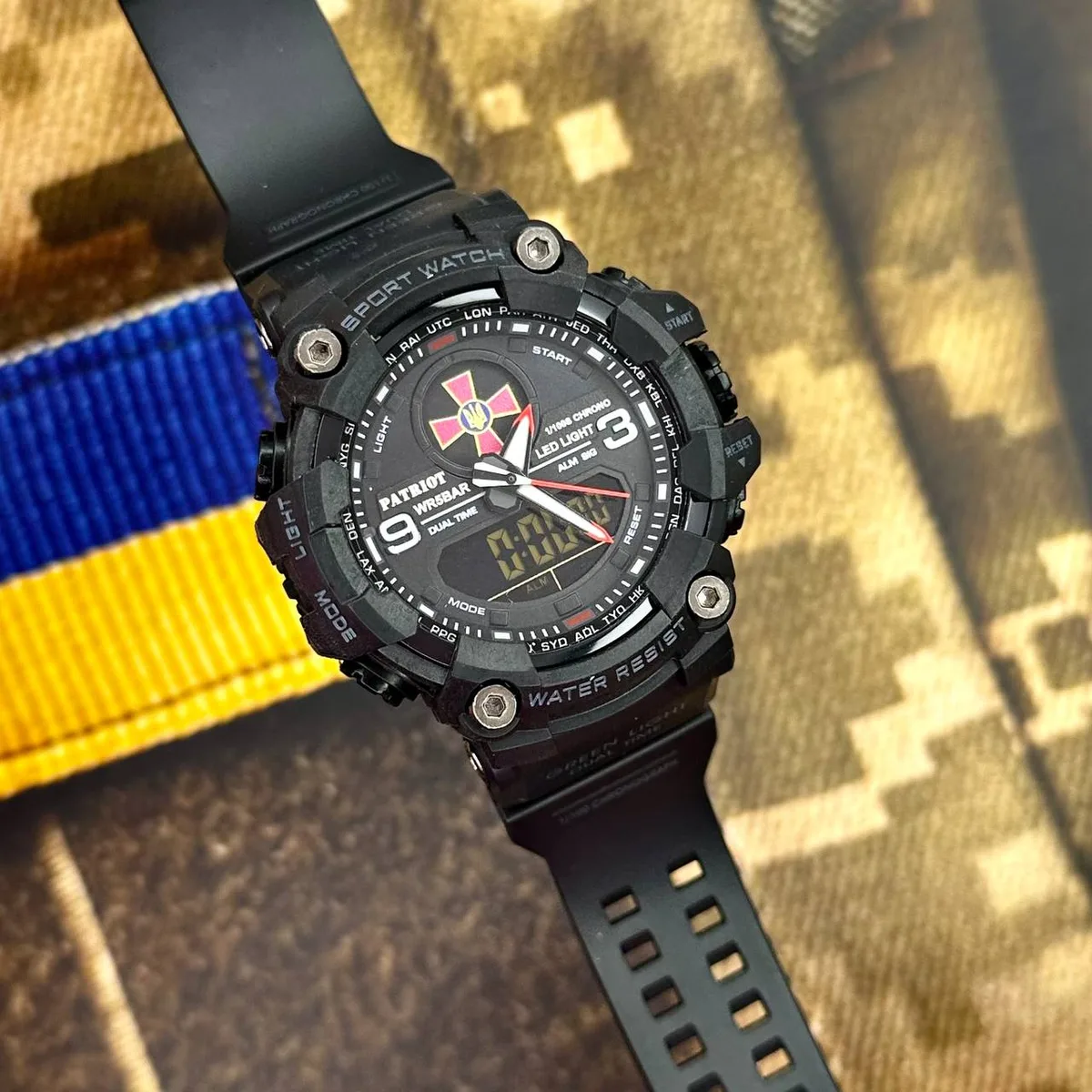 Наручні годинники Patriot полімерні 26,5 см чорні з червоним