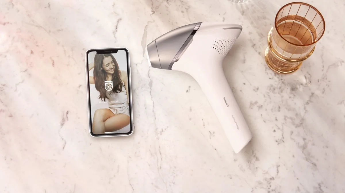 Акумуляторний фотоепілятор Philips Lumea IPL 9900 Series, 450000 спалахів, 3 насадки, обробка ділянки 2-4 см2, в комплекті футляр.