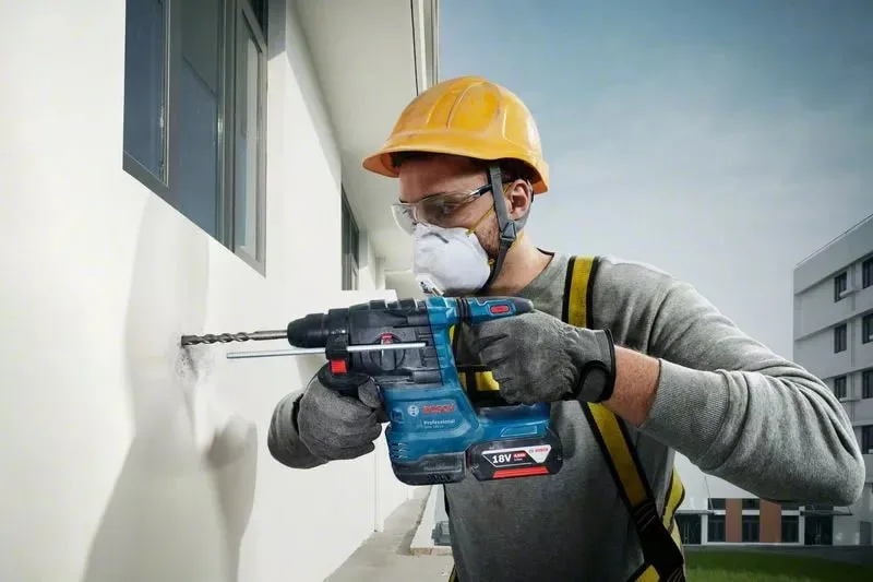 Акумуляторний перфоратор Bosch Professional GBH 185-LI SDS-Plus 18В, 1x4А·год, 1.9Дж, вага 2.3кг.