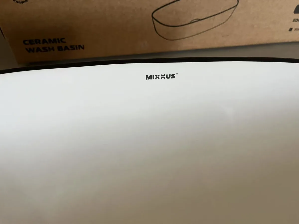Раковина накладная MIXXUS PREMIUM 600х380 мм санитарная порцеляна белая черная