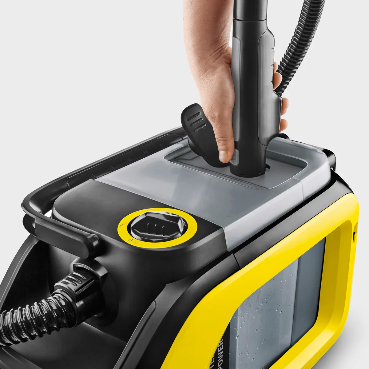 Акумуляторний миючий пилосос Karcher SE 3-18 18В з контейнером для води об'ємом 1.7 л, вага 3.65 кг.
