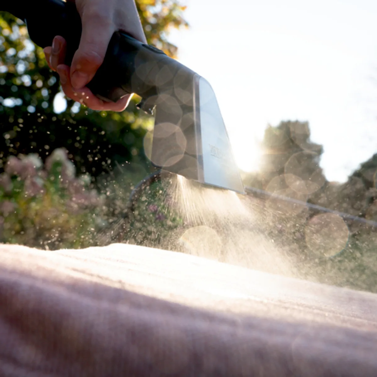 Акумуляторний миючий пилосос Karcher SE 3-18 18В з контейнером для води об'ємом 1.7 л, вага 3.65 кг.