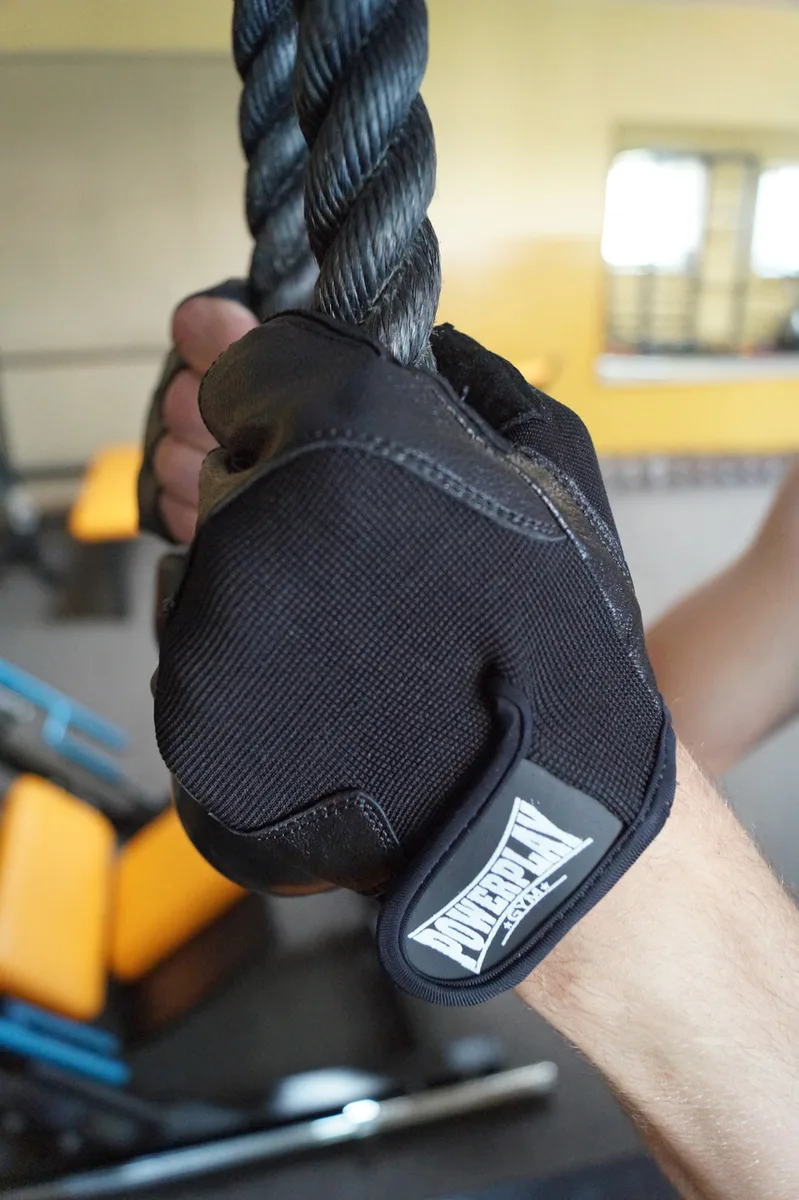 Перчатки для фитнеса Active Point искусственная кожа L черные