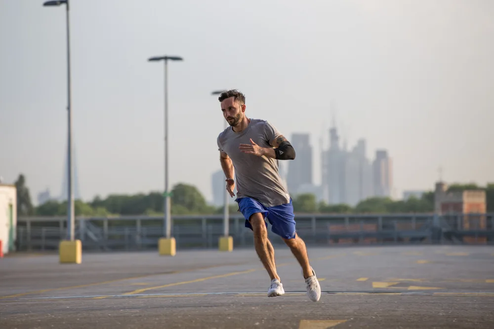 Фіксатор ліктя Reebok еластан S чорний