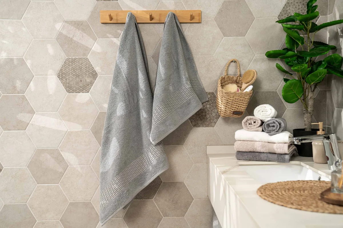 Комплект махрових рушників ARDESTO Lotus, 50х90 см та 70х140 см, 2 шт, 100% бавовна, сірий.
