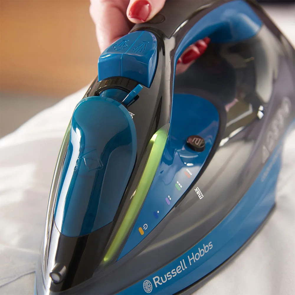Праска Russell Hobbs Colour Control Pro, 2400 Вт, 380 мл, паровий удар до 185 °C, функція самоочищення, індикатор температури.