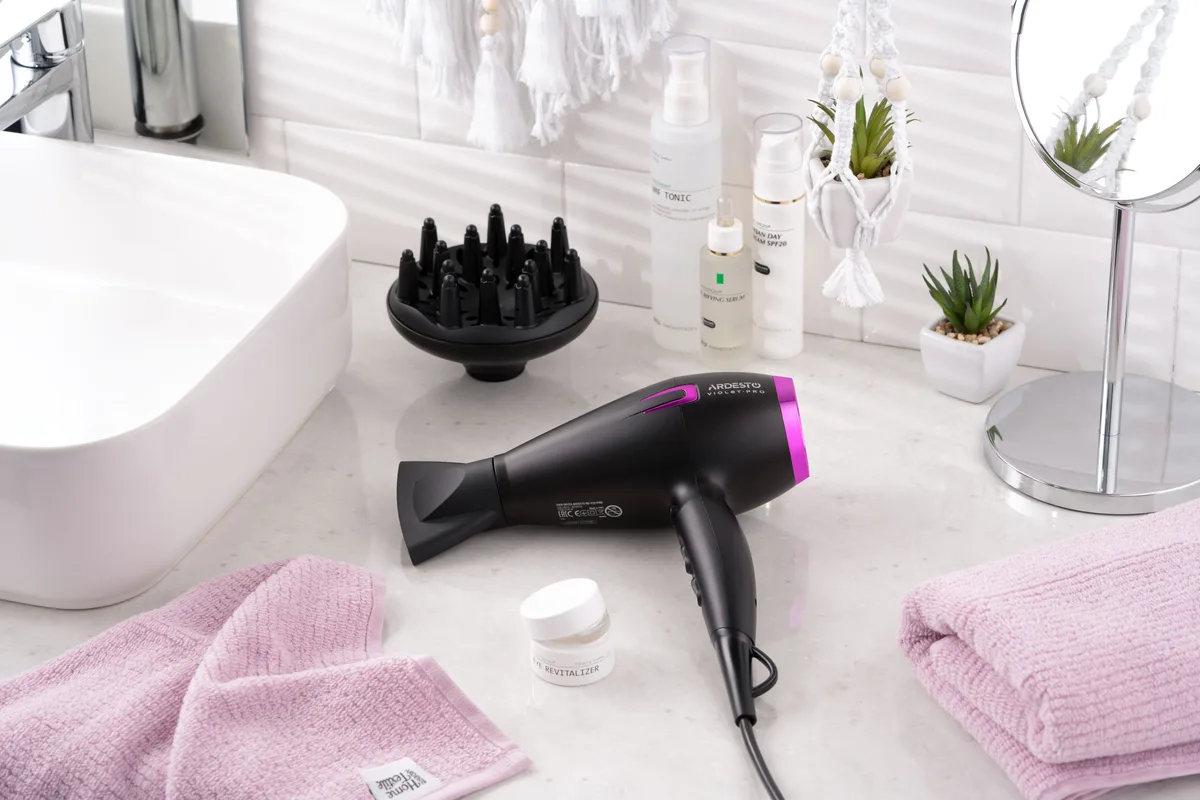 Фен ARDESTO Violet PRO HD-Y221PRO, потужність 1750-2100Вт, 2 швидкості, 3 температурні режими, дифузор, чорний.