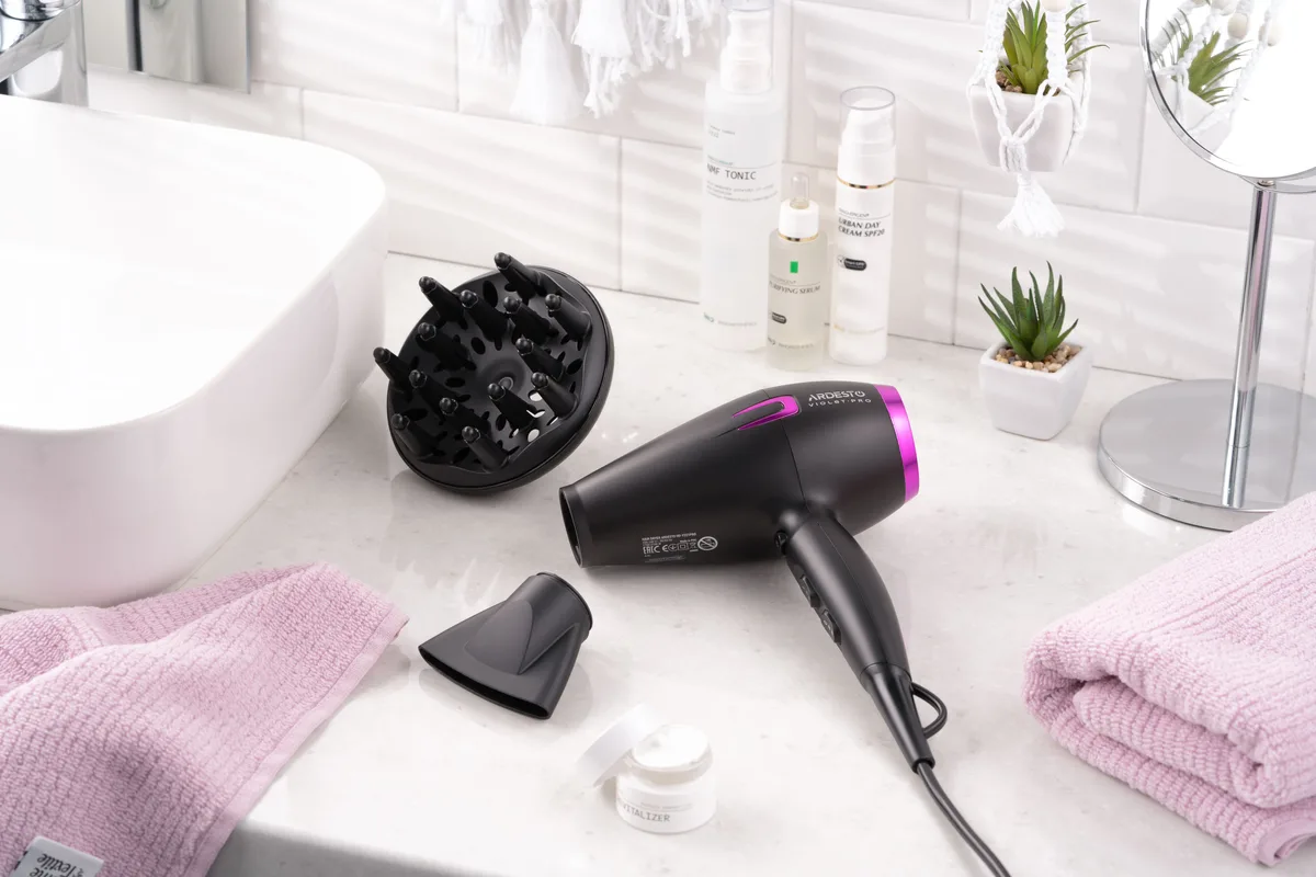 Фен ARDESTO Violet PRO HD-Y221PRO, потужність 1750-2100Вт, 2 швидкості, 3 температурні режими, дифузор, чорний.