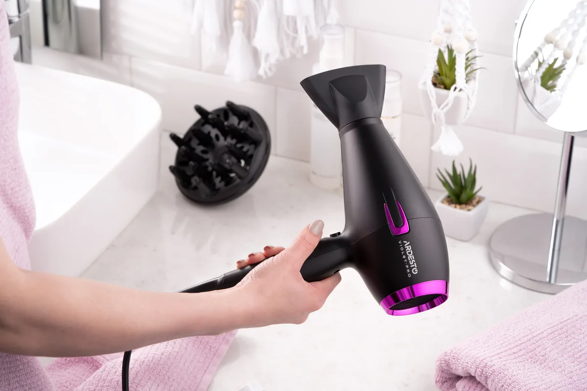 Фен ARDESTO Violet PRO HD-Y221PRO, потужність 1750-2100Вт, 2 швидкості, 3 температурні режими, дифузор, чорний.