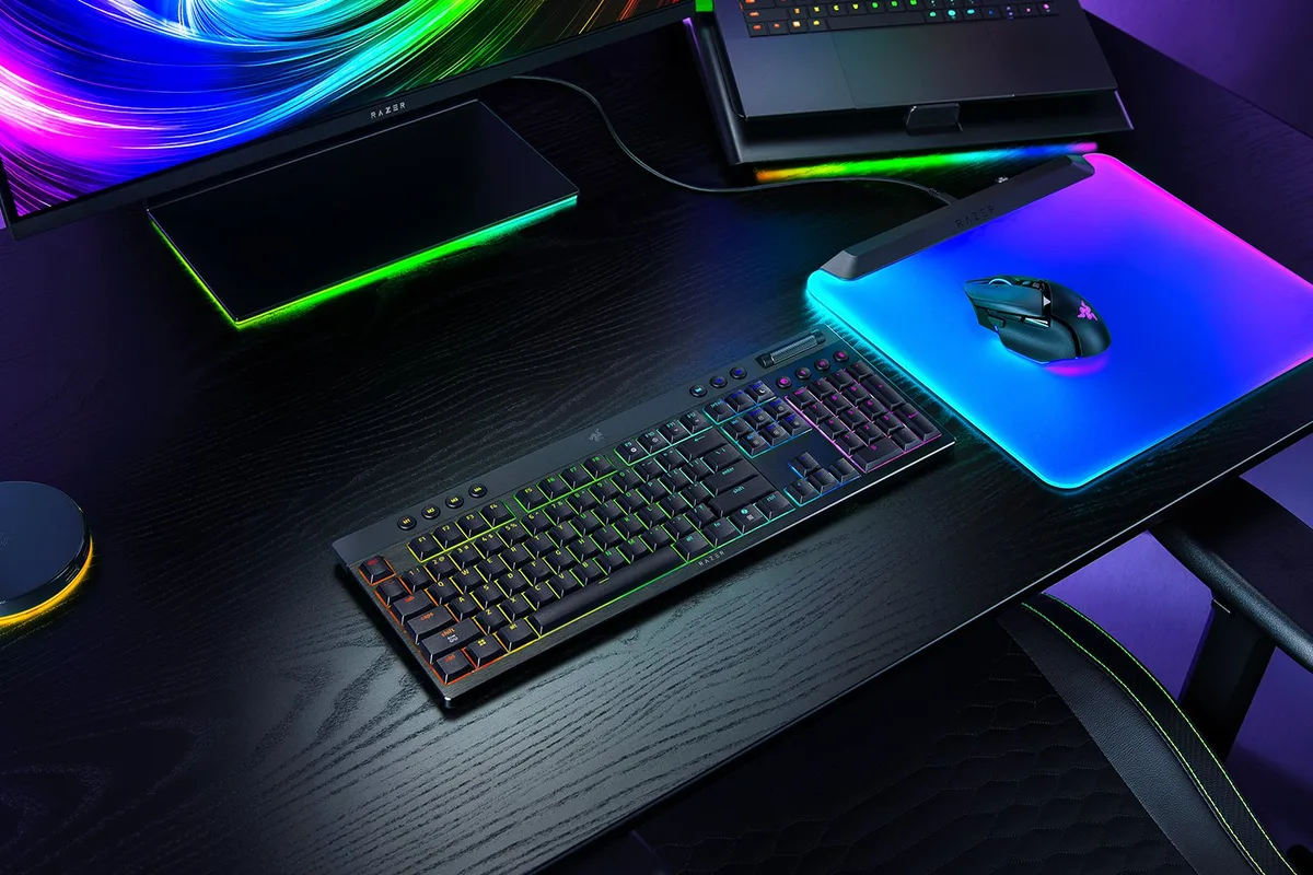 Клавіатура механічна BlackWidow V4 Low-profile HyperSpeed, 104key, Green Switch, USB-A/WL/BT, EN, RGB, чорний