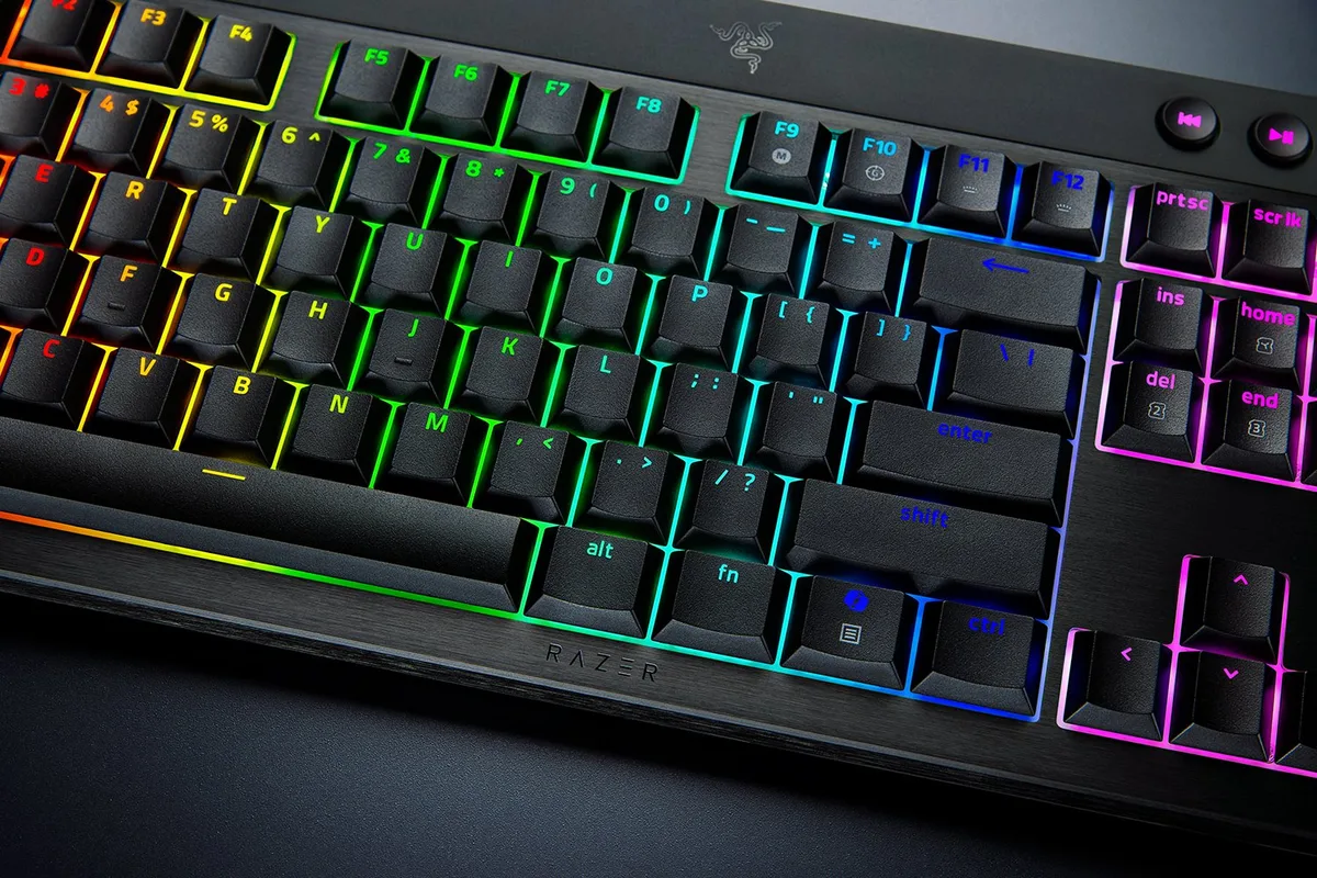Клавіатура механічна BlackWidow V4 Low-profile HyperSpeed, 104key, Green Switch, USB-A/WL/BT, EN, RGB, чорний