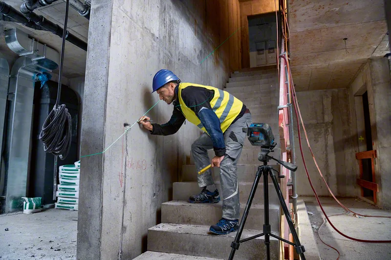 Нивелир лазерный Bosch Professional до 15м зеленый луч для строительства с держателем и чехлом