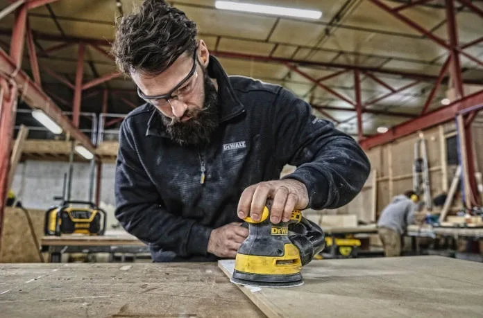 Ексцентрикова шліфмашина DeWalt 280Вт 125мм для обробки дерева і металу шліфувальний інструмент