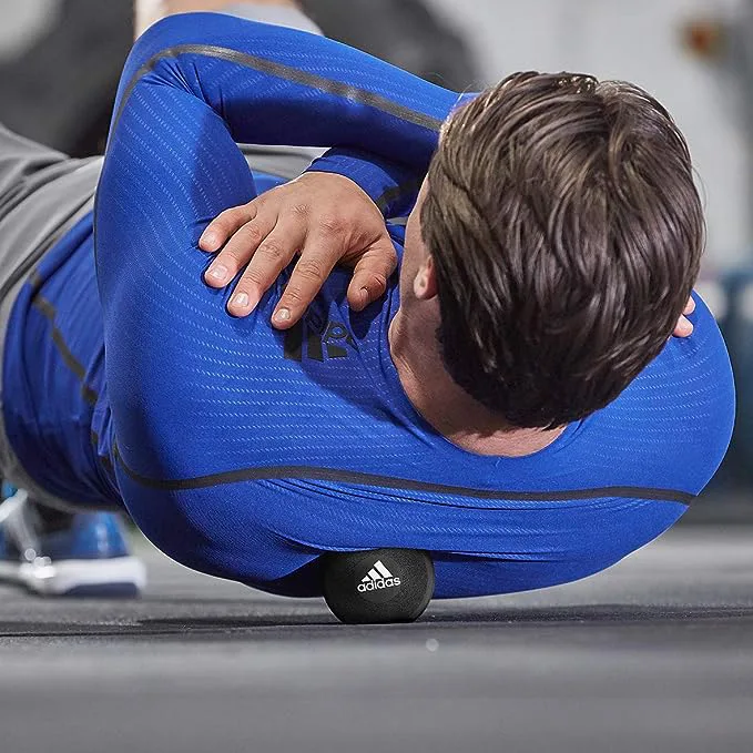Массажный мяч Adidas резина 8 3 см черный