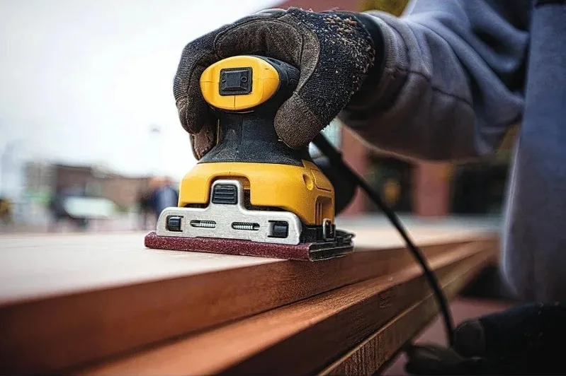 Вібраційна шліфувальна машина DeWalt 230Вт 14000об/хв 108х115мм амплітуда 1.6мм вага 1.28кг