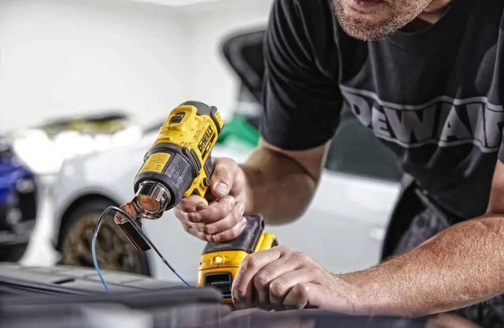 Фен будівельний DeWalt акумуляторний 18В 290-530°C 190л/хв чорний жовтий