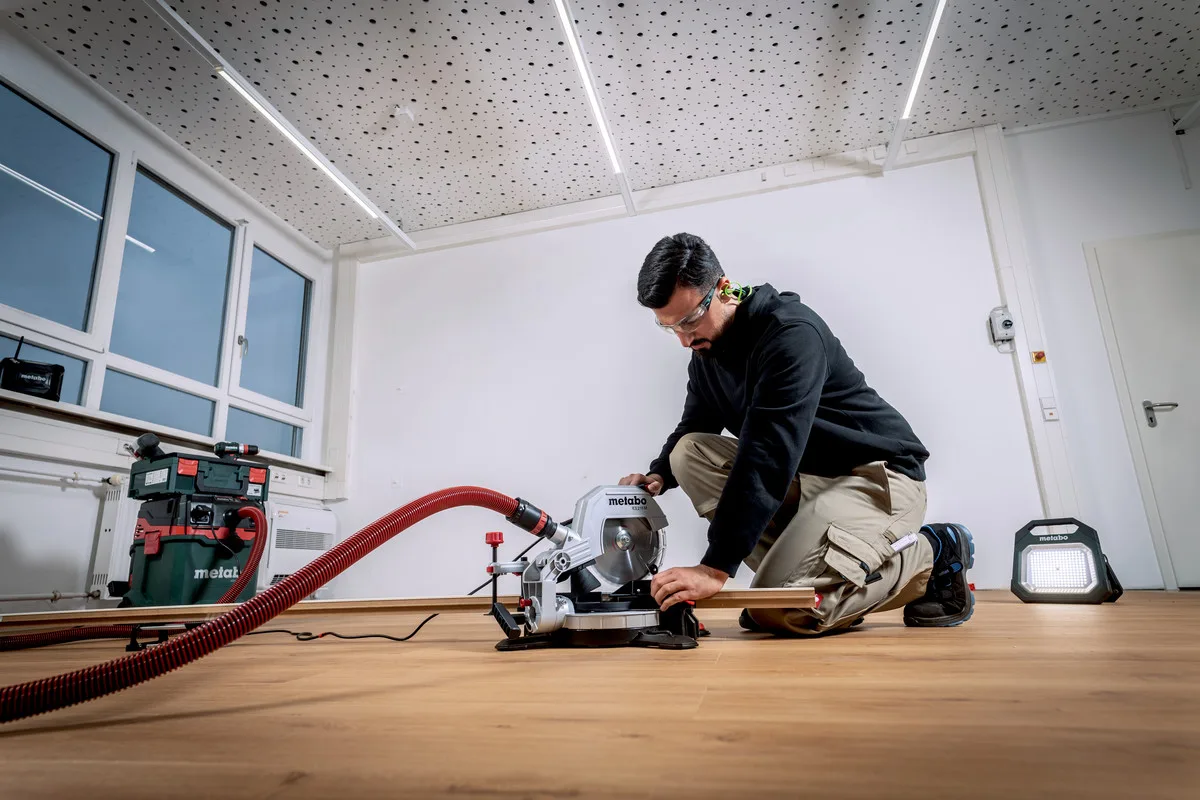 Пила торцювальна Metabo електрична 1100 Вт диск 216 мм 8,7 кг