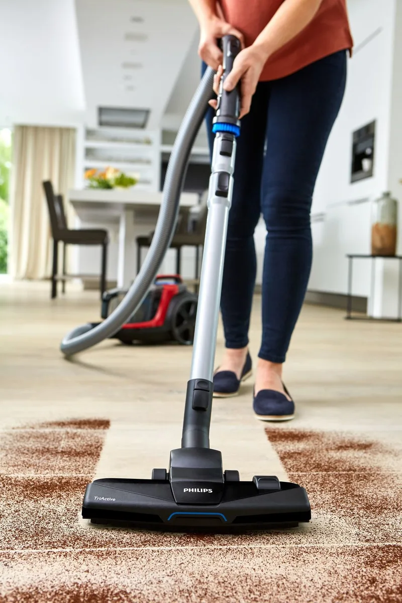 Пилосос Philips безмішковий 750Вт контейнерний 2л чорний червоний