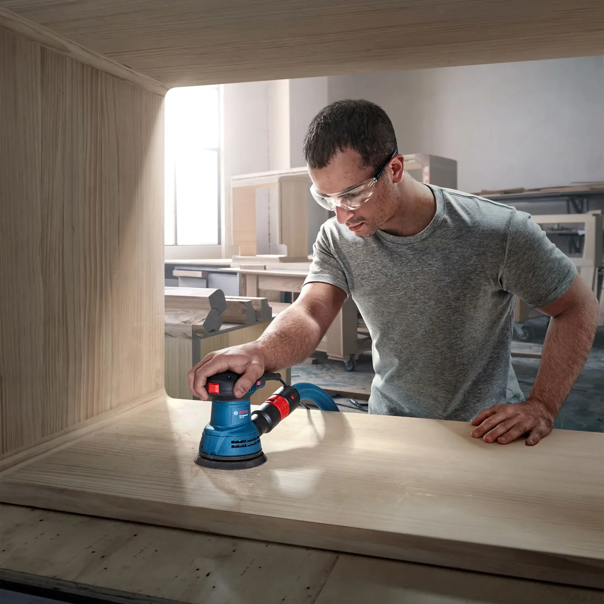 Ексцентрикова шліфувальна машина Bosch Professional GEX 125, 250 Вт, 125 мм, 7500-12000 об/хв, вага 1.4 кг.