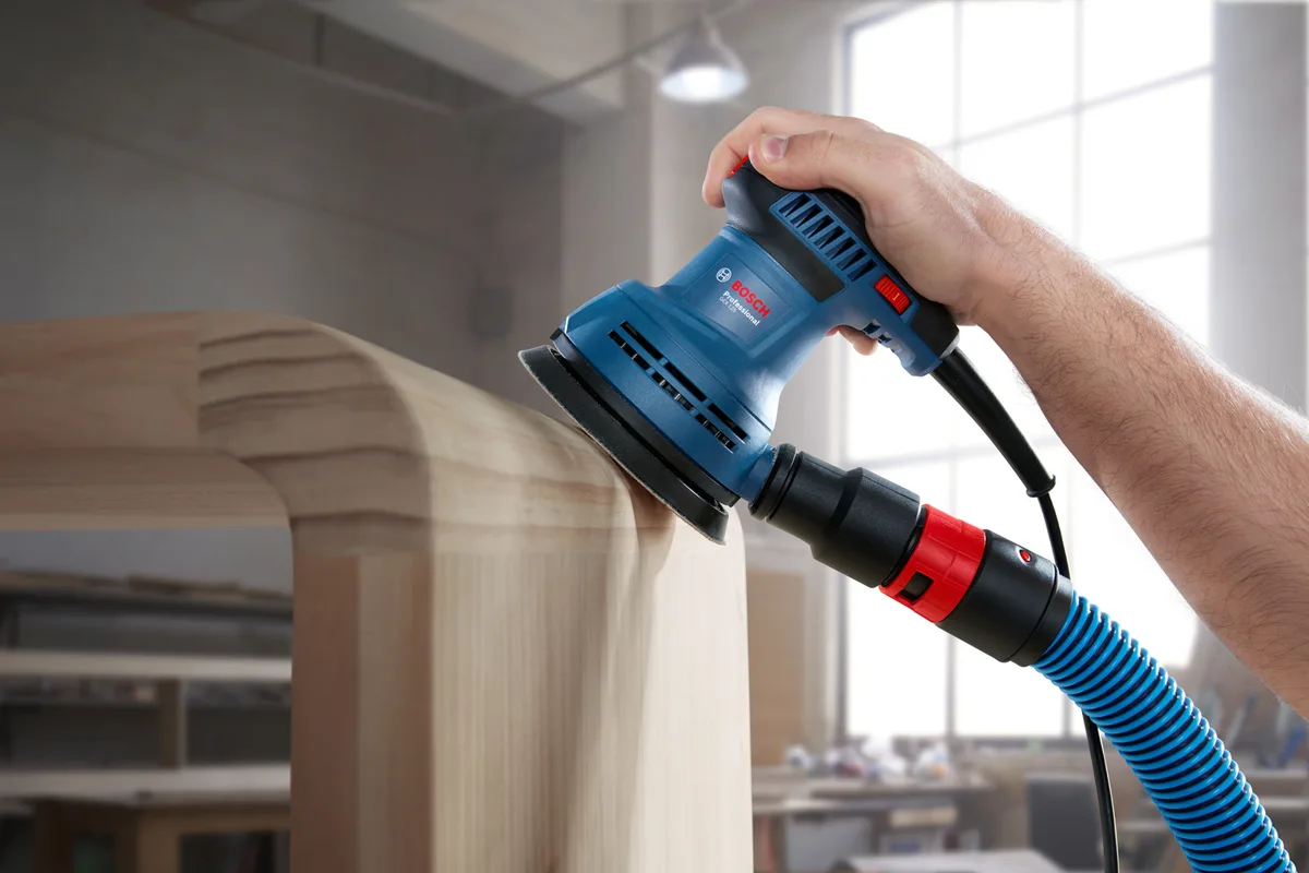 Ексцентрикова шліфувальна машина Bosch Professional GEX 125, 250 Вт, 125 мм, 7500-12000 об/хв, вага 1.4 кг.