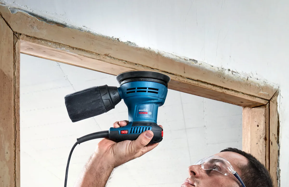 Ексцентрикова шліфувальна машина Bosch Professional GEX 125, 250 Вт, 125 мм, 7500-12000 об/хв, вага 1.4 кг.
