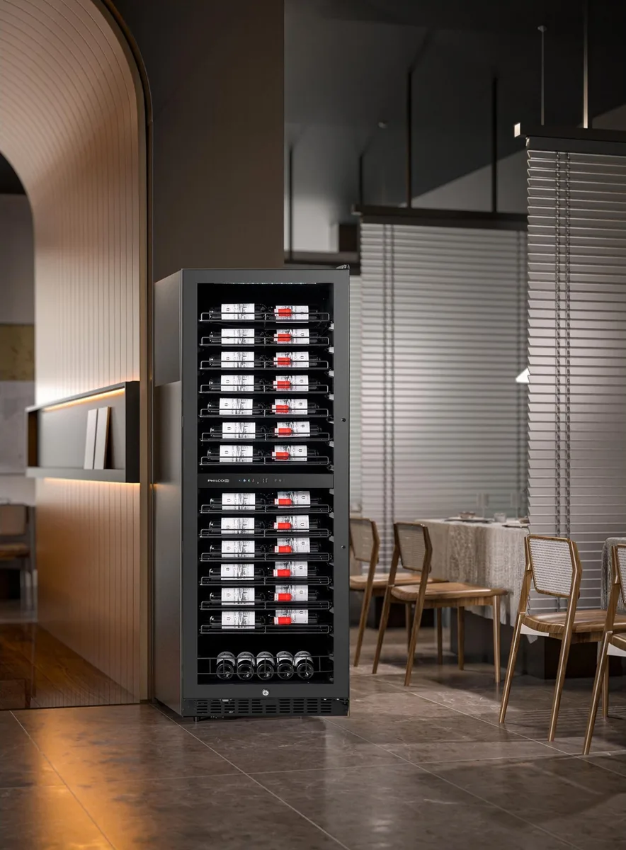 Холодильник для вина Philco, 176x60x68 см, об'єм 418 л, 2 зони, місткість 131 пляшка, дисплей, підсвітка, чорний.