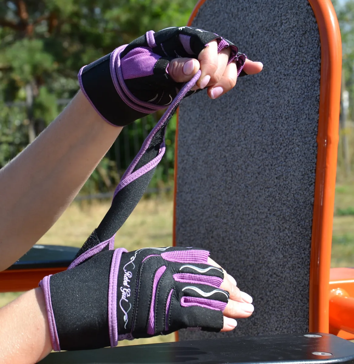 Перчатки для фитнеса Active Point искусственная кожа S фиолетовые